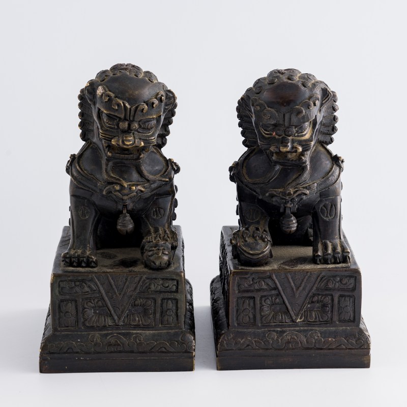 十九世紀早 銅京獅一對 | A pair of Chinese bronze Peking lions, early 19th century - 图2