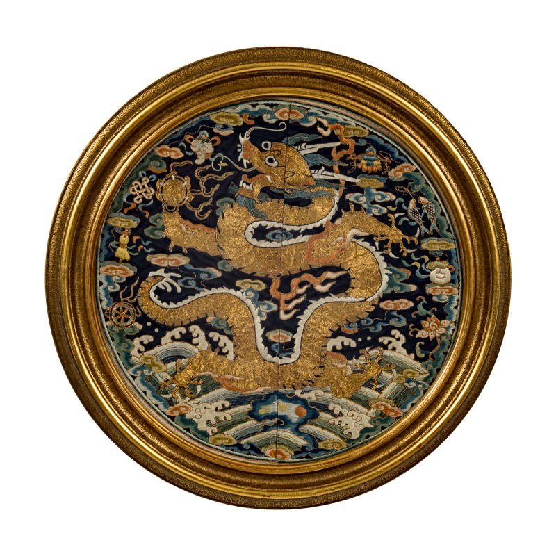 十九世紀早 刺綉龍紋補子 | A Chinese embroidered dragon rank badge, early 19th century