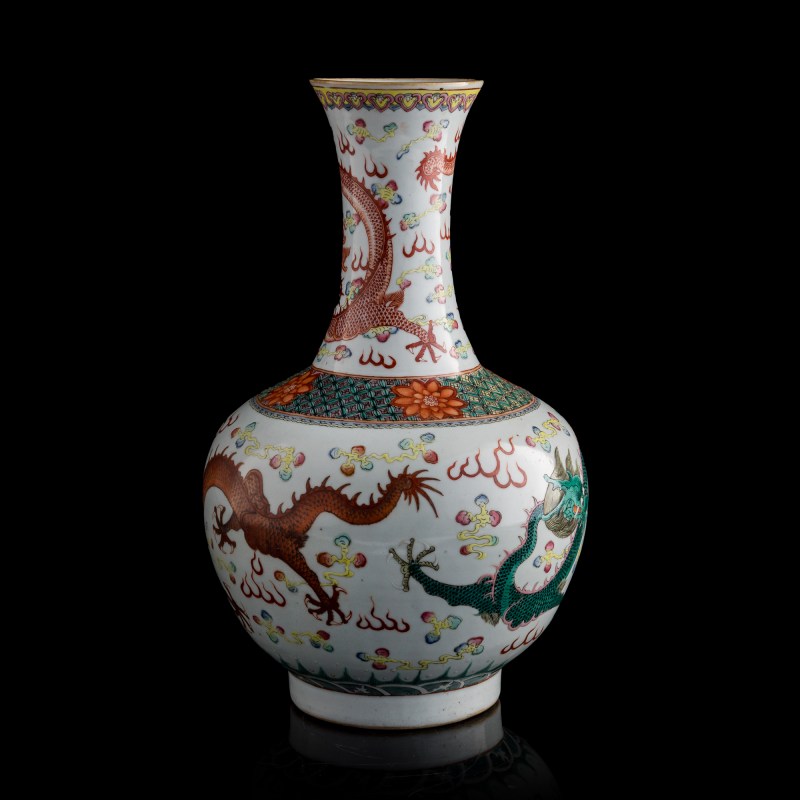 十九世紀晚 粉彩龍紋賞瓶 | A Chinese famille rose dragon vase, Late 19th century - 图2