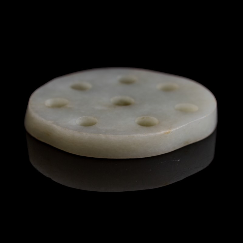 十九世紀早 白玉藕佩 | A Chinese white jade lotus-root pendant, early 19th century - 图3