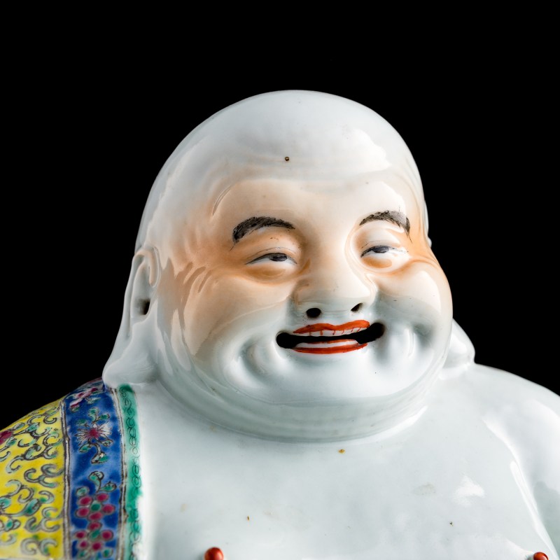 民國 朱茂記造粉彩彌勒佛（附木座） | A Chinese famille rose figure of Maitreya, Republic period - 图7