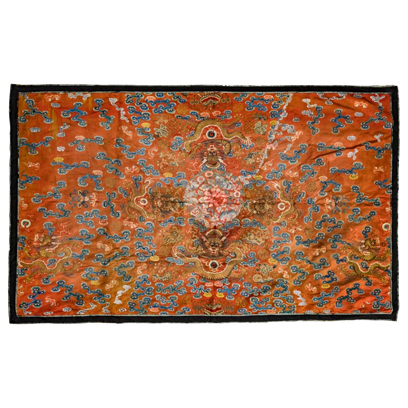 十九世紀早 刺綉盤金龍紋綉片 | A Chinese couched-gold embroidered dragon panel, early 19th century