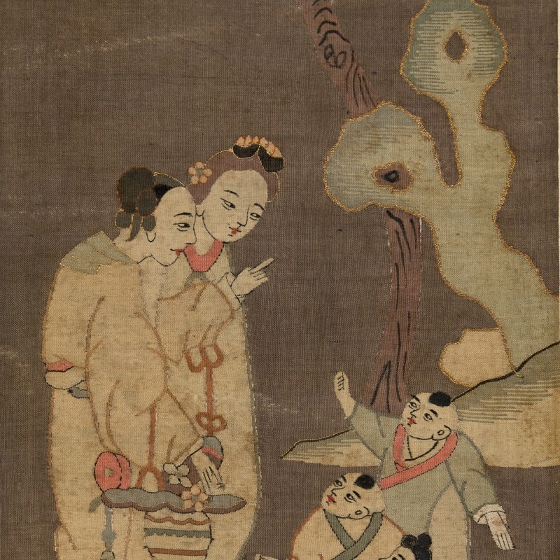十九世紀 緙絲仕女童子立軸 | A Chinese kesi 'court lady' and 'boy' embroidery, 19th century - 图2