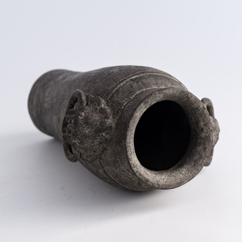 明代 銅鋪首尊 | A Chinese bronze zun vase with beast-mask handles, Ming dynasty - 图8