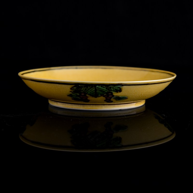 清光緒 黃地三彩龍紋盤（附錦盒） | A Chinese yellow-ground sancai 'dragon' dish, Guangxu period, Qing dynasty - 图3