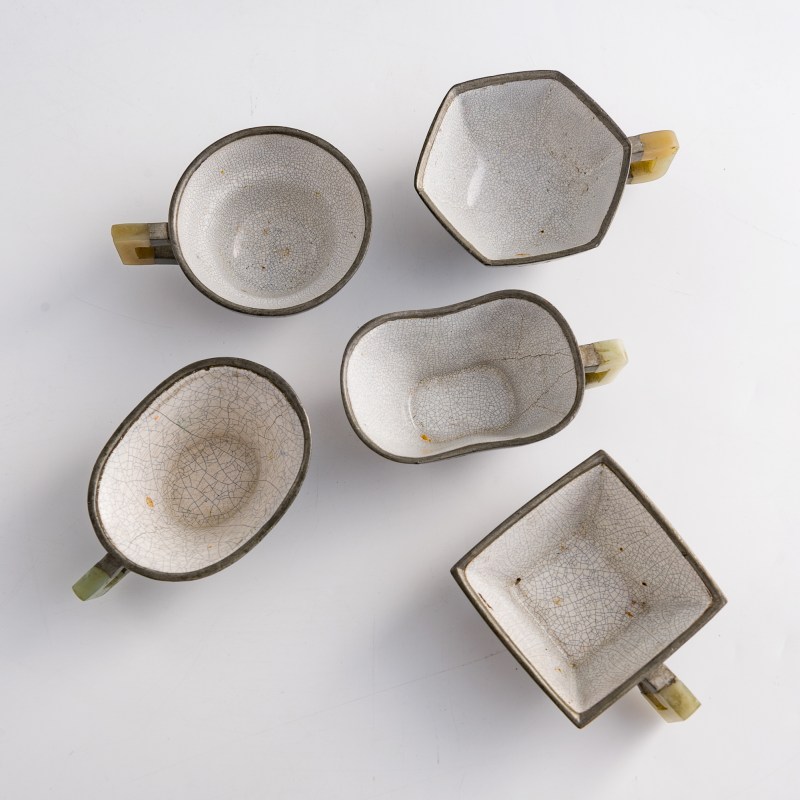 清代/民國 紫砂包錫杯八個 | A collection of Chinese pewter-mounted Yixing cups and trays, Qing/Republic period - 图12