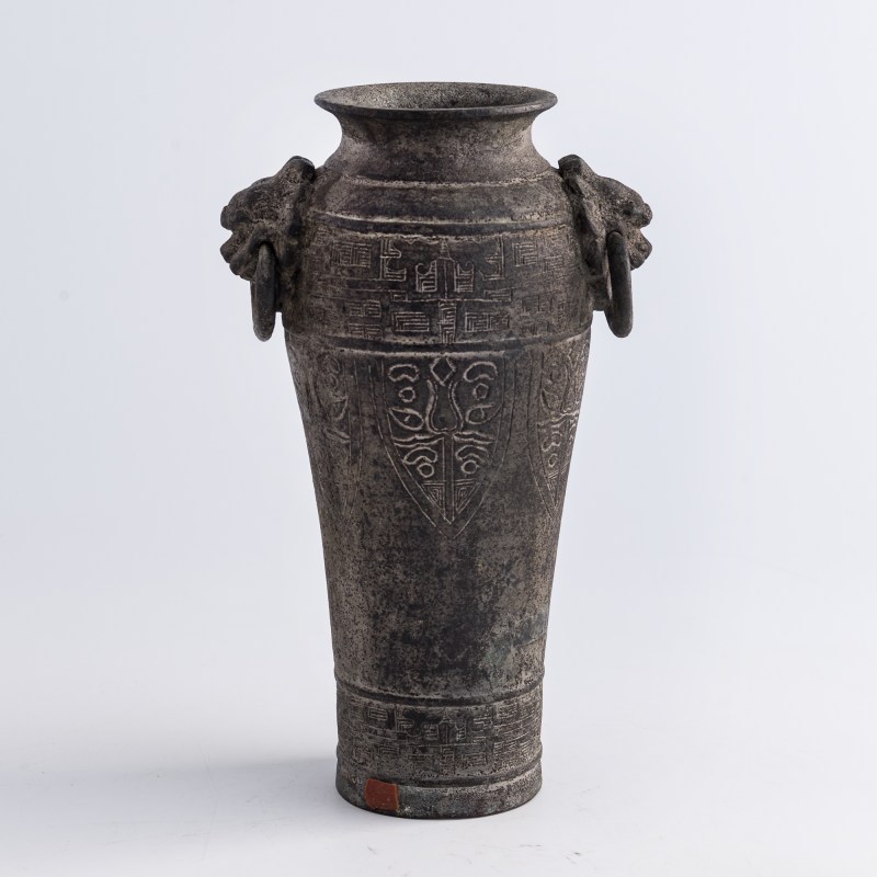 明代 銅鋪首尊 | A Chinese bronze zun vase with beast-mask handles, Ming dynasty - 图3