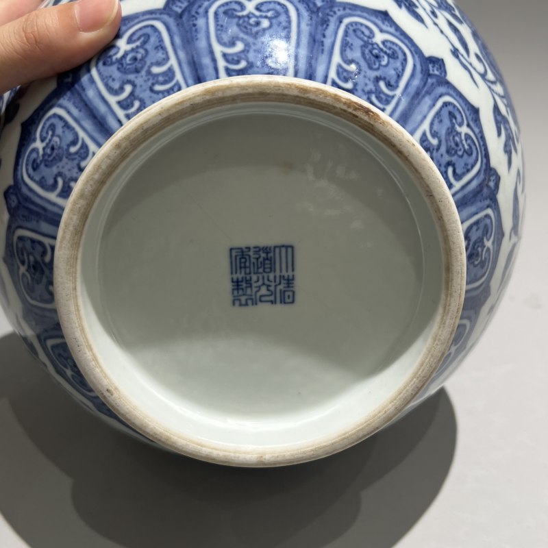 清道光 青花缠枝莲纹玉壶春瓶 - 图9