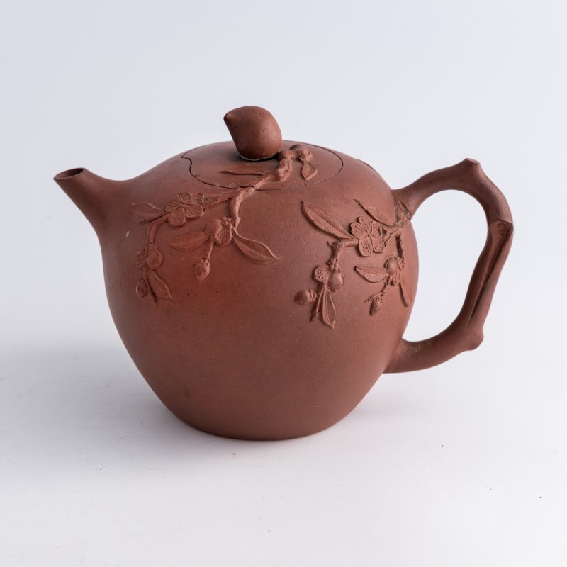 民國 紫砂桃形壺 | A Chinese Yixing zisha peach-form teapot, Republic period
