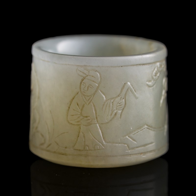 十九世紀 白玉雕人物扳指 | A Chinese white jade 'figural' archer's ring, 19th century - 图2
