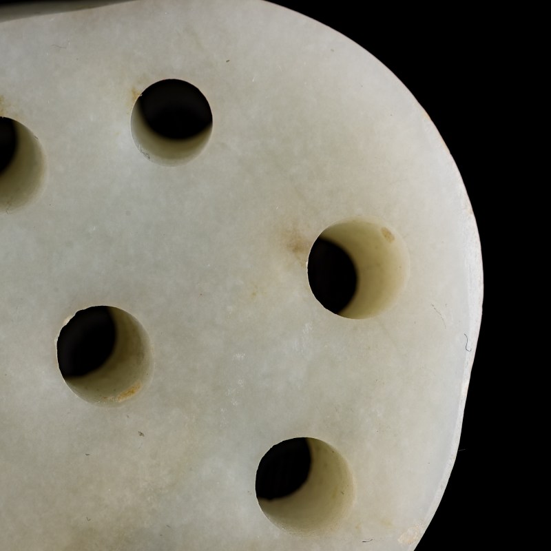十九世紀早 白玉藕佩 | A Chinese white jade lotus-root pendant, early 19th century - 图5