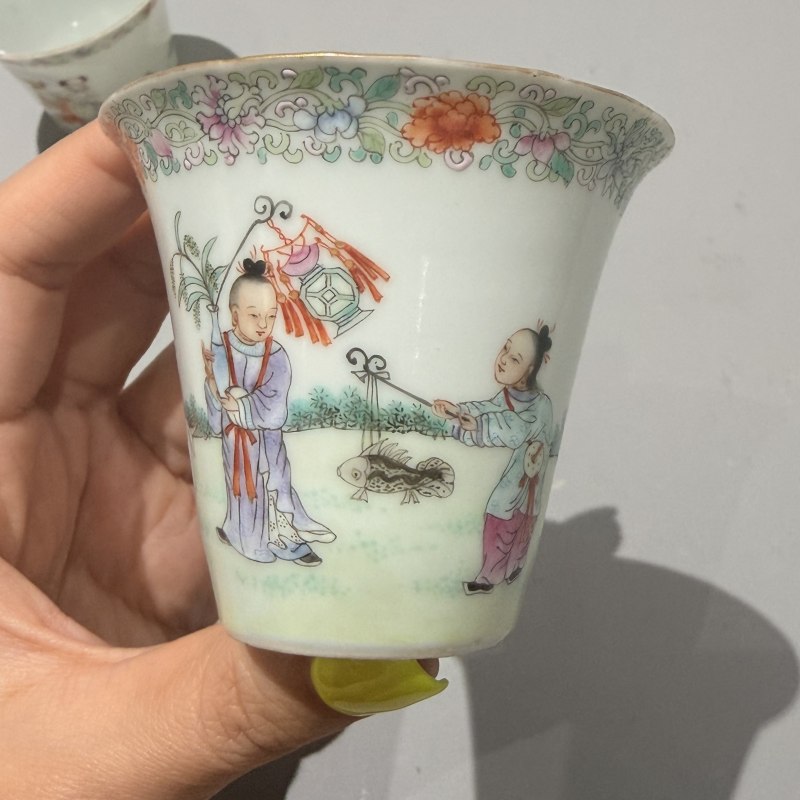 民国 麟趾呈祥款粉彩婴戏图马蹄杯一对 - 图10
