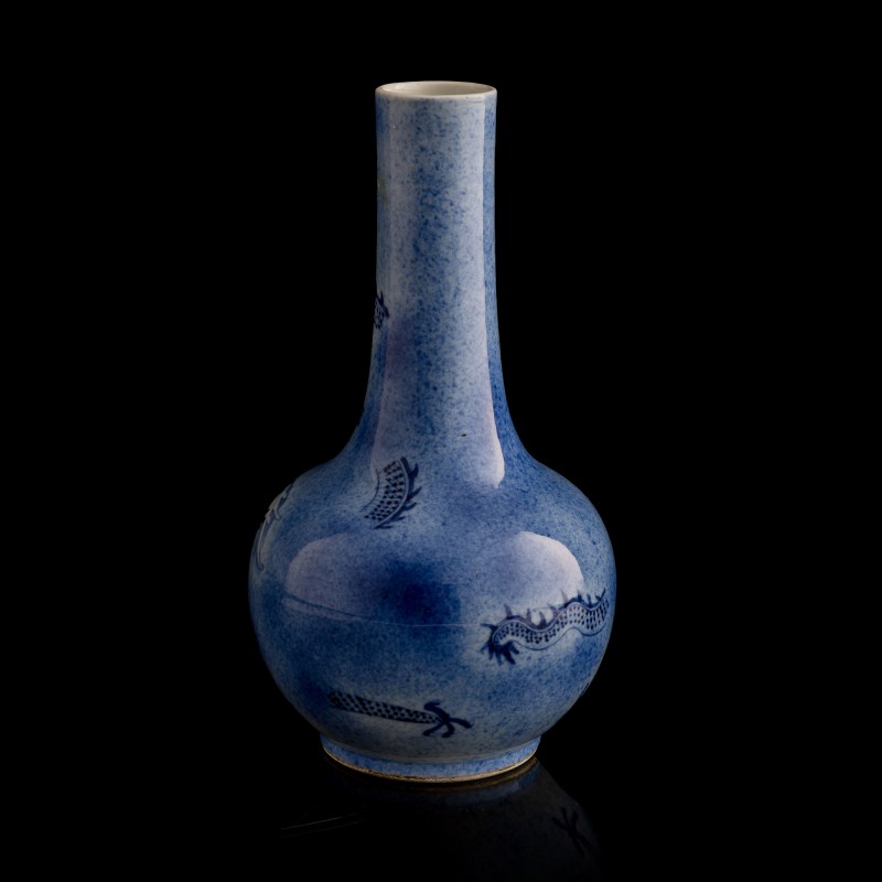 十九世紀 青花雲龍紋瓶 | A Chinese blue and white 'dragon and clouds' vase, 19th century - 图2