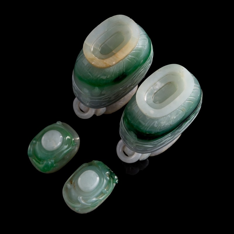 清代 翡翠環耳蓋瓶一對（附原配老錦盒及硬木座） | A pair of Chinese jadeite covered vases, Qing dynasty - 图9