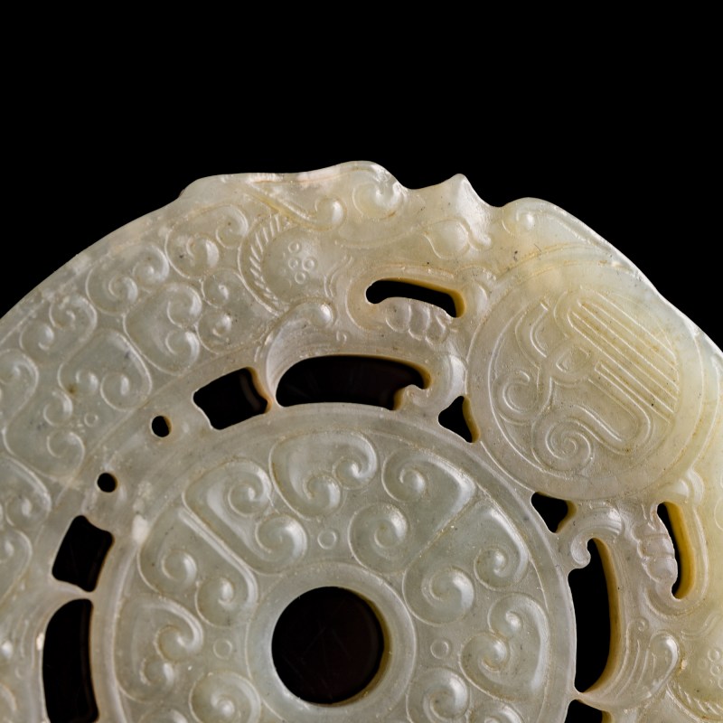 十八世紀 玉雕螭龍紋雙璜璧 | A Chinese carved jade double-huang bi disc with 'chilong', 18th century - 图7