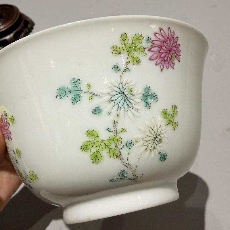 清道光 粉彩折枝花卉纹茶碗(带原木座) - 图9