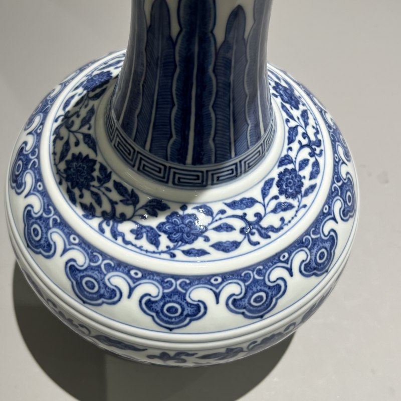 清道光 青花缠枝莲纹玉壶春瓶 - 图10