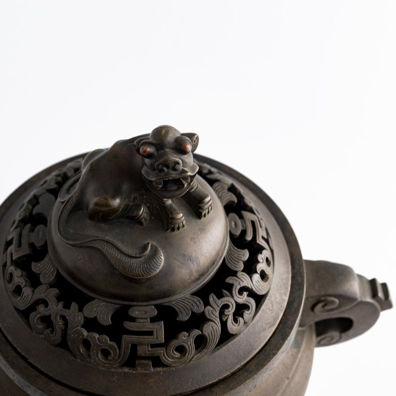 十八世紀 玉堂清玩款銅獅鈕熏爐 | A Chinese bronze lion-finial covered censer, 18th century - 图9