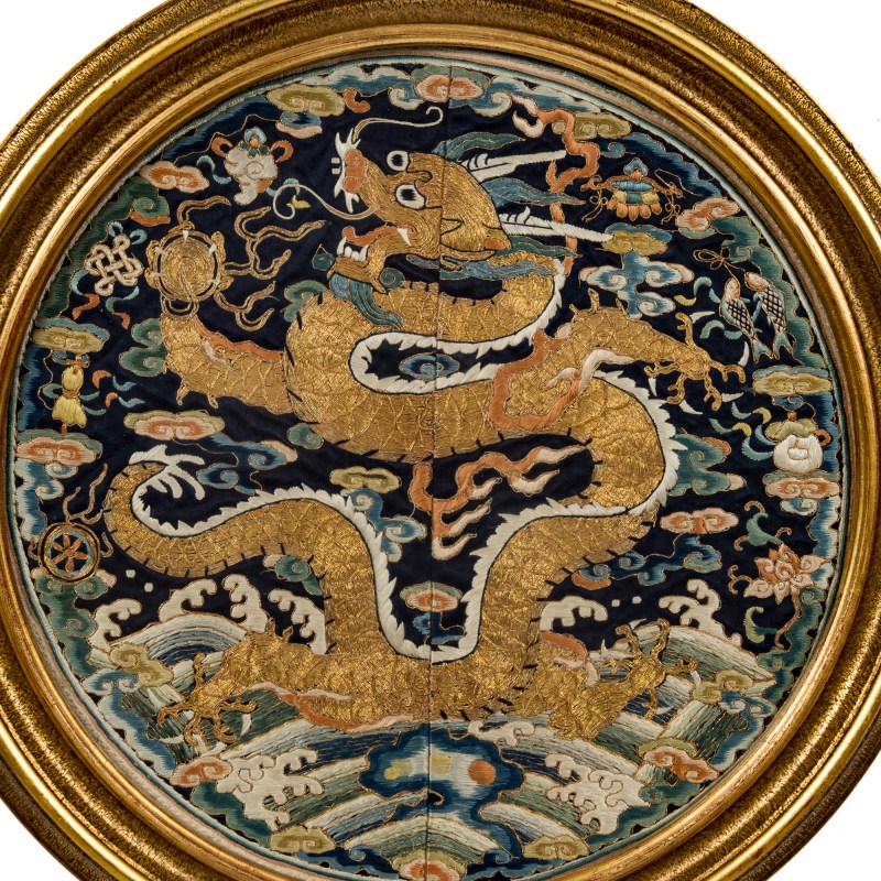 十九世紀早 刺綉龍紋補子 | A Chinese embroidered dragon rank badge, early 19th century - 图2