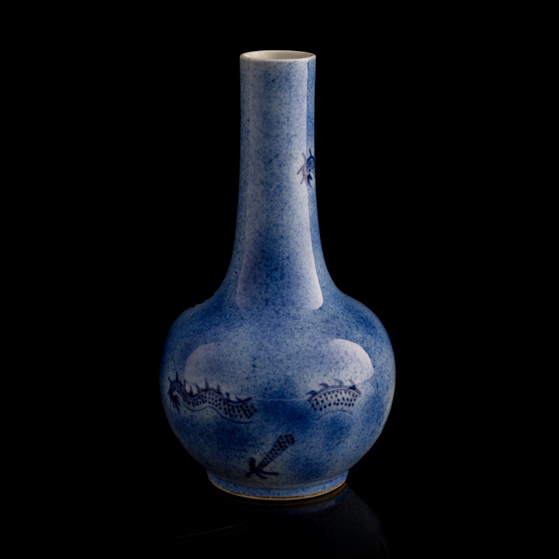 十九世紀 青花雲龍紋瓶 | A Chinese blue and white 'dragon and clouds' vase, 19th century - 图3