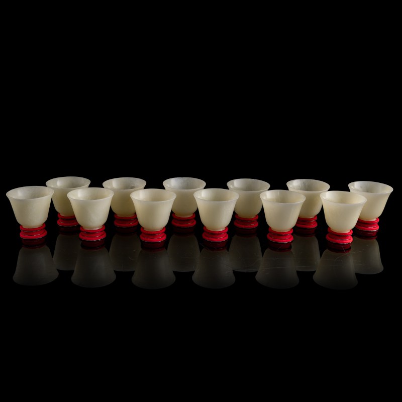十九世紀 玉杯十二隻一套（附原配老錦盒） | A set of twelve Chinese jade cups, 19th century - 图1
