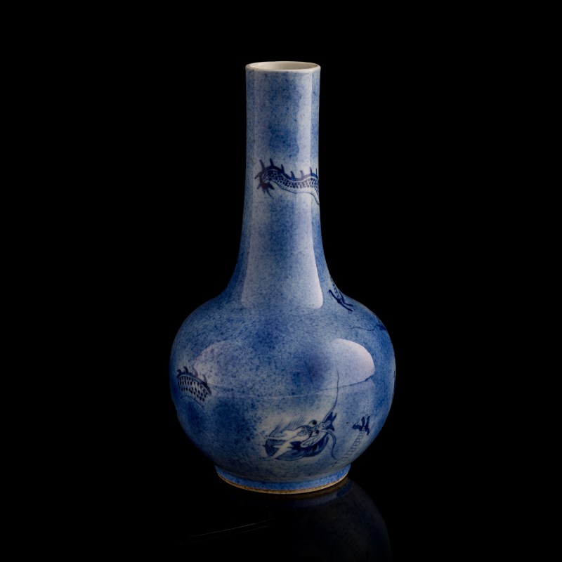 十九世紀 青花雲龍紋瓶 | A Chinese blue and white 'dragon and clouds' vase, 19th century - 图4