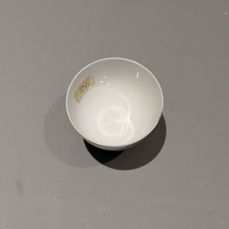 清道光 粉彩杏林春燕图卧足杯(带原木座） - 图4