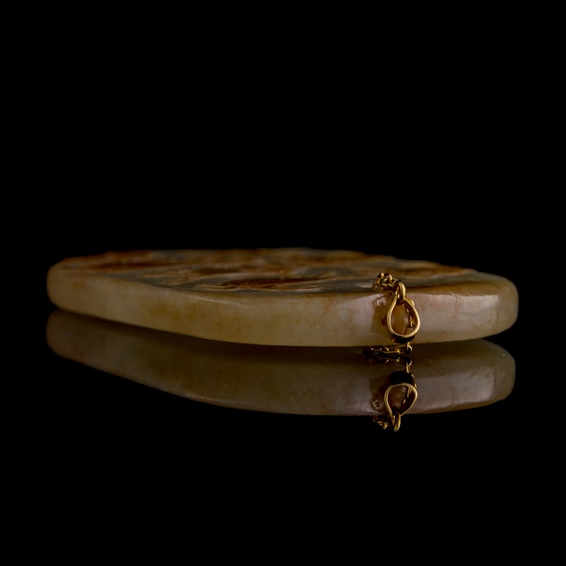 十八世紀 玉留皮巧雕八駿圖牌 | A Chinese russet-skin jade 'Eight Horses' plaque, 18th century - 图3