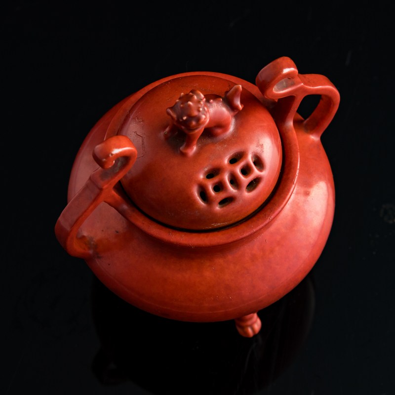 十九世紀 珊瑚紅熏爐（附原配錦盒） | A Chinese coral-red censer, 19th century - 图5
