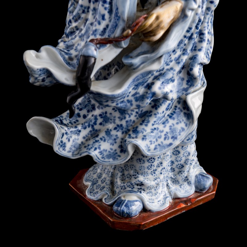 民國 青花瓷塑呂洞賓 | A Chinese blue and white figure of Lü Dongbin, Republic period - 图9