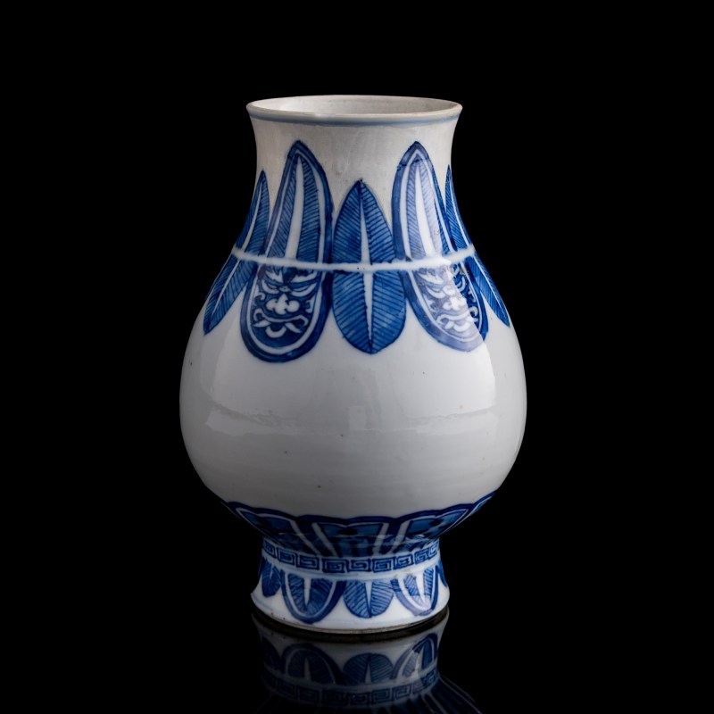 清康熙 青花琵琶尊 | A Chinese blue and white pipa-form zun vase, Kangxi period, Qing dynasty - 图3