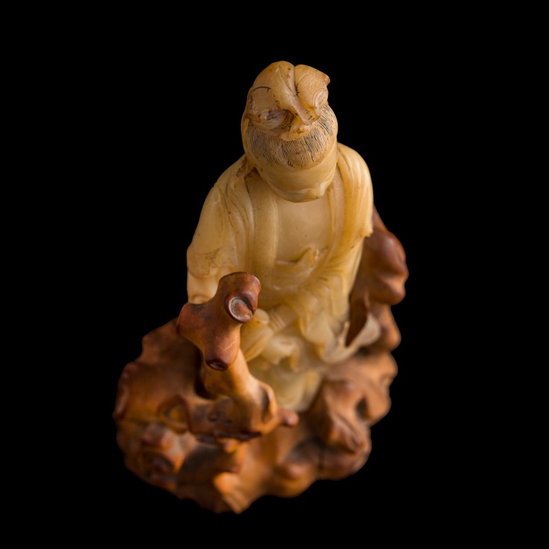 十八世紀 壽山白芙蓉觀音（附原配黃楊木座） | A Chinese Shoushan white furong stone Guanyin, 18th century - 图6
