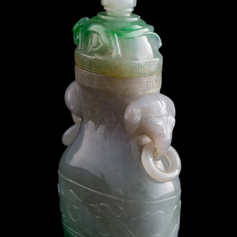 清代 翡翠環耳蓋瓶一對（附原配老錦盒及硬木座） | A pair of Chinese jadeite covered vases, Qing dynasty - 图12