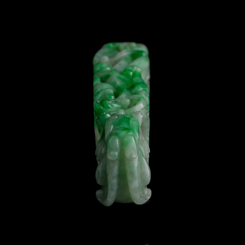 清代 翡翠龍勾 | A Chinese jadeite dragon belt hook, Qing dynasty - 图7