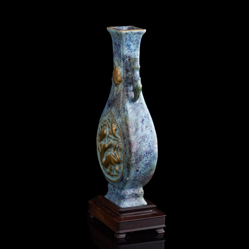 十九世紀早 古銅彩螭龍紋瓶（附木座） | A Chinese archaistic bronze-glazed 'chilong' vase, early 19th century - 图4