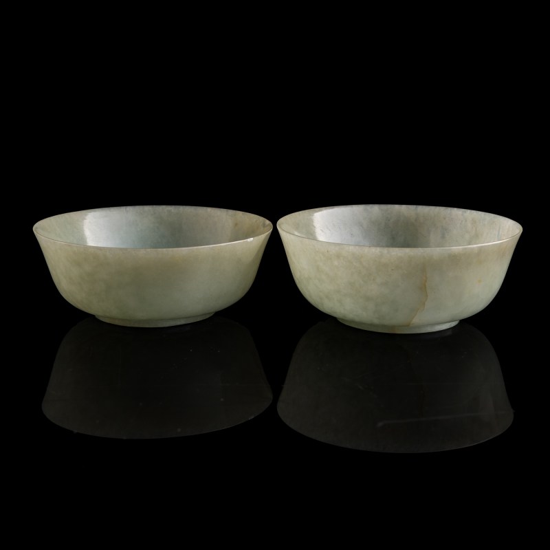 十八/十九世紀 玉碗一對 | A pair of Chinese jade bowls, 18th/19th century - 图1