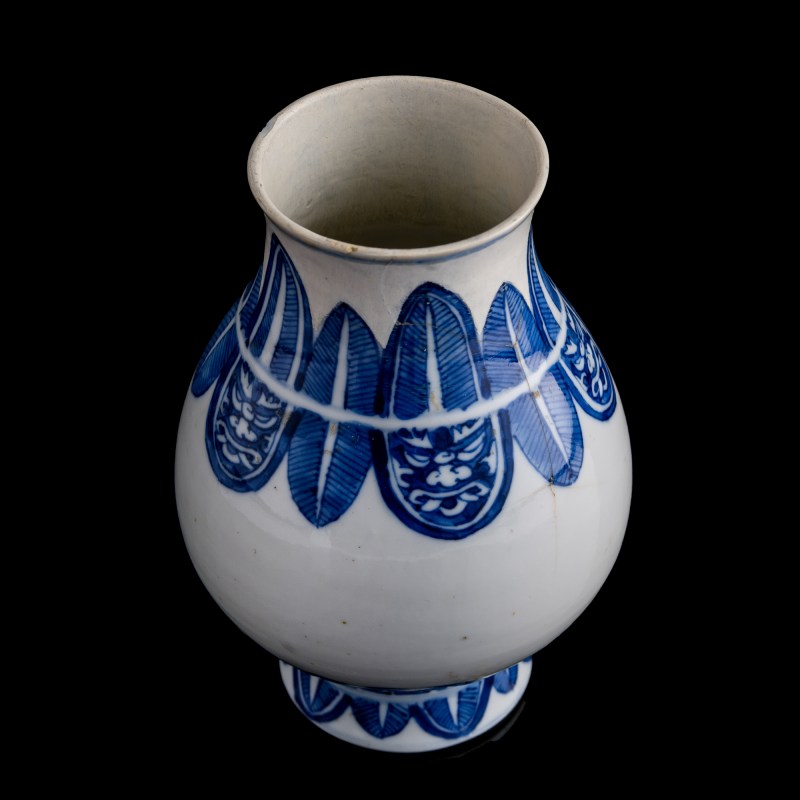 清康熙 青花琵琶尊 | A Chinese blue and white pipa-form zun vase, Kangxi period, Qing dynasty - 图5