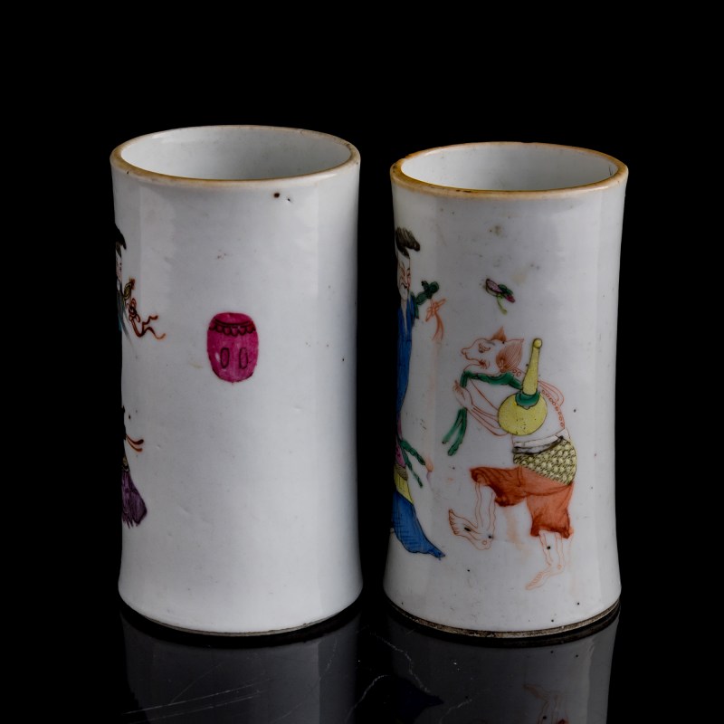 十九世紀早 粉彩八仙筆筒兩隻 | Two Chinese famille rose 'Eight Immortals' brushpots, early 19th century - 图2