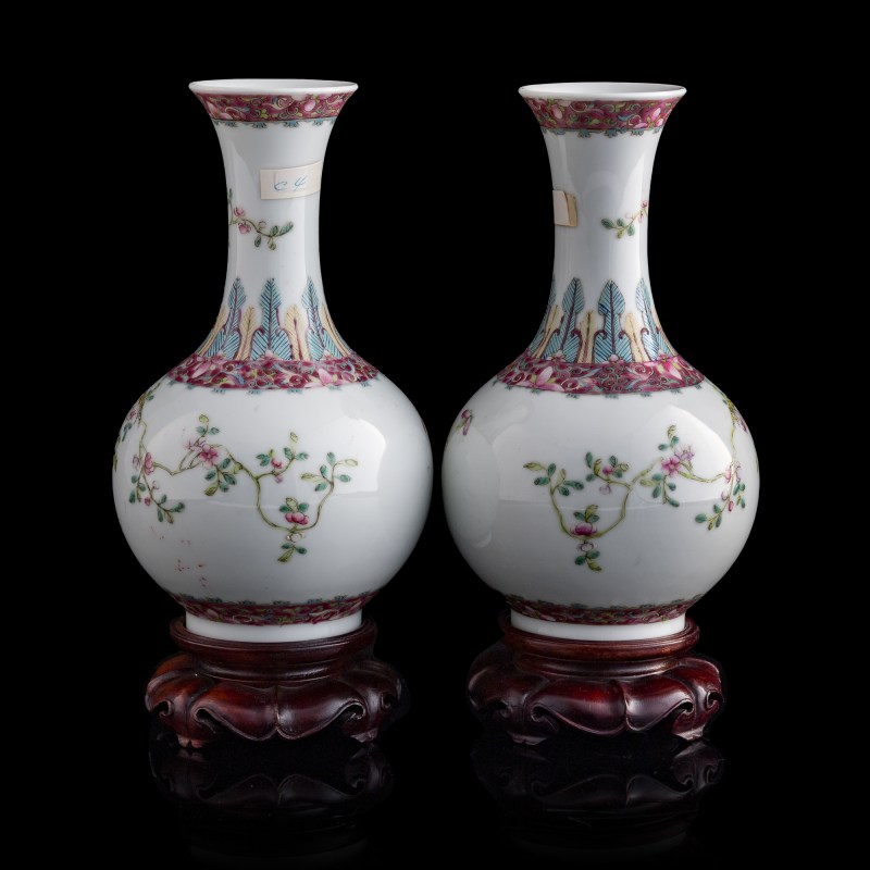 民國 粉彩花鳥賞瓶一對（附硬木座） | A pair of Chinese famille rose 'birds and flowers' shangping vases, Republic period - 图4