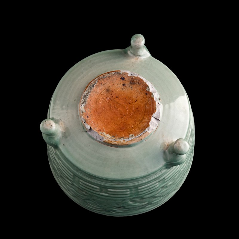 明代 龍泉窑花卉八卦紋三足爐 | A Chinese Longquan celadon floral and bagua tripod censer, Ming dynasty - 图7