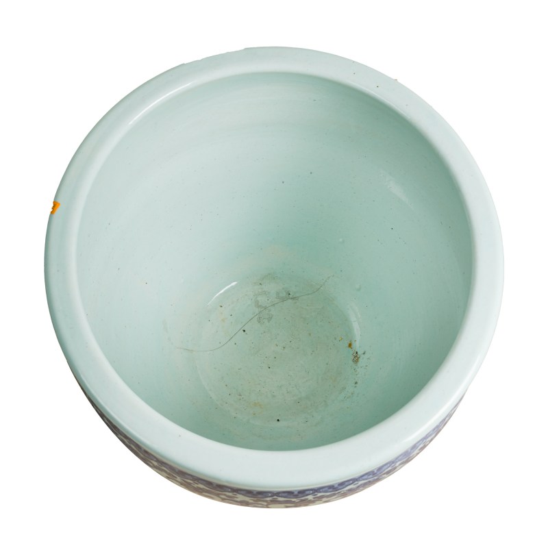 清乾隆 青花纏枝蓮大缸 | A large Chinese blue and white 'lotus scrolls' jar, Qianlong period, Qing dynasty - 图5