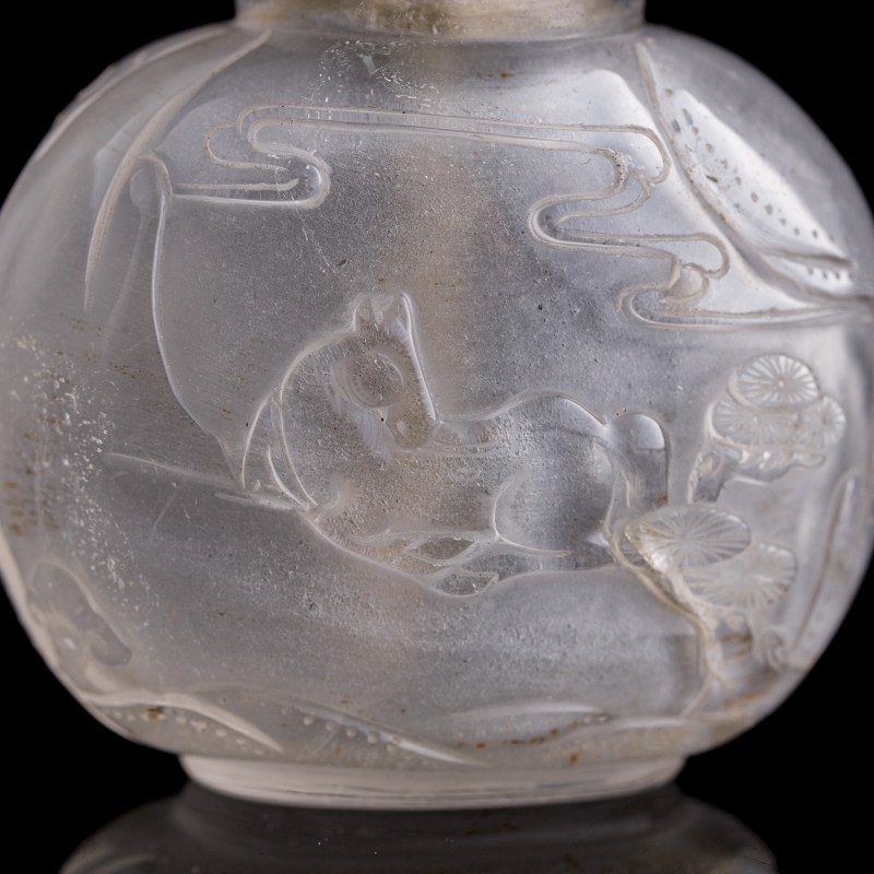 十九世紀 水晶雕松猴圖鼻烟壺 | A Chinese crystal 'pine and monkey' snuff bottle, 19th century - 图9