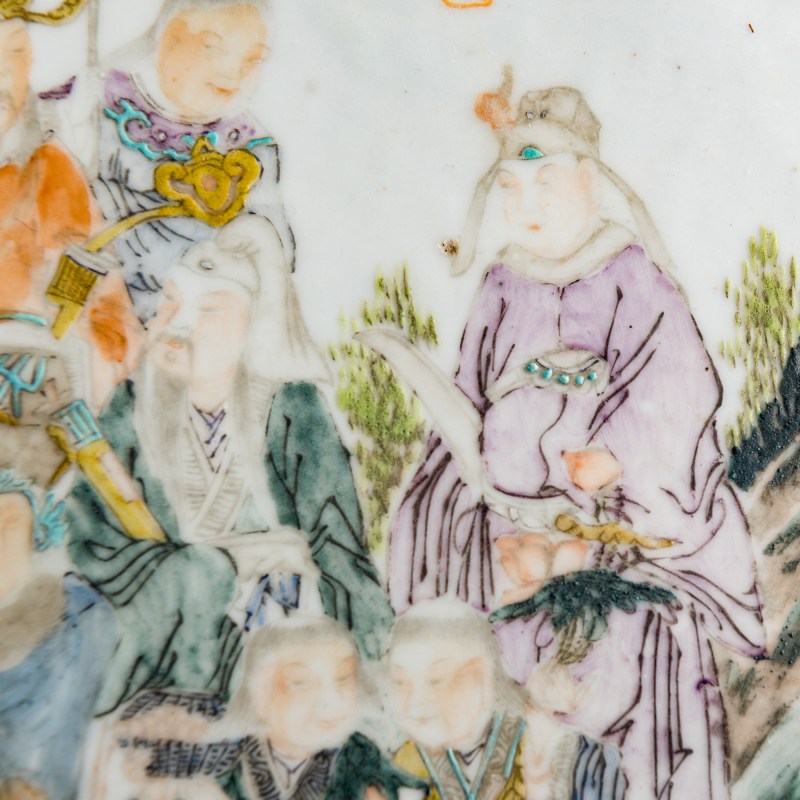十九世紀晚 淺絳彩群仙祝壽圓板 | A Chinese Qianjiang-enameled porcelain plaque, late 19th century - 图5