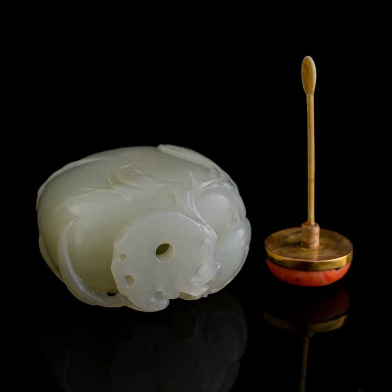 十八世紀 白玉雕桃形鼻烟壺 | A Chinese white jade peach-form snuff bottle, 18th century - 图7