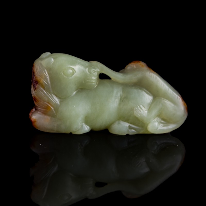 十八世紀 玉留皮巧雕馬上封候挂件 | A Chinese russet-skin jade 'monkey on horseback' pendant, 18th century - 图3
