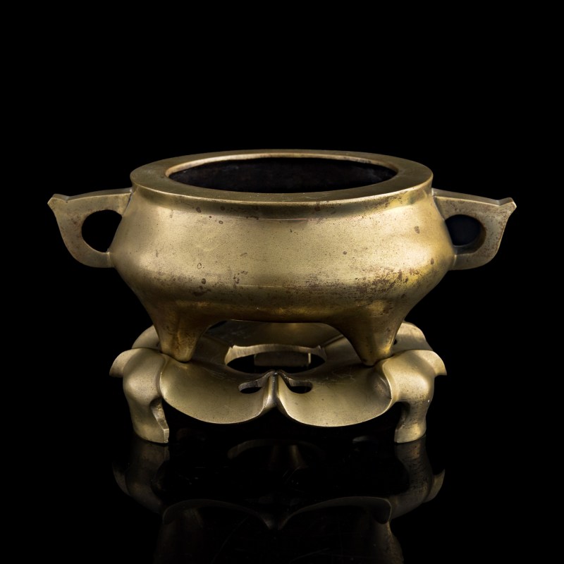 十九世紀 銅押經爐（附原配銅座） | A Chinese bronze 'yajing' censer, 19th century - 图3