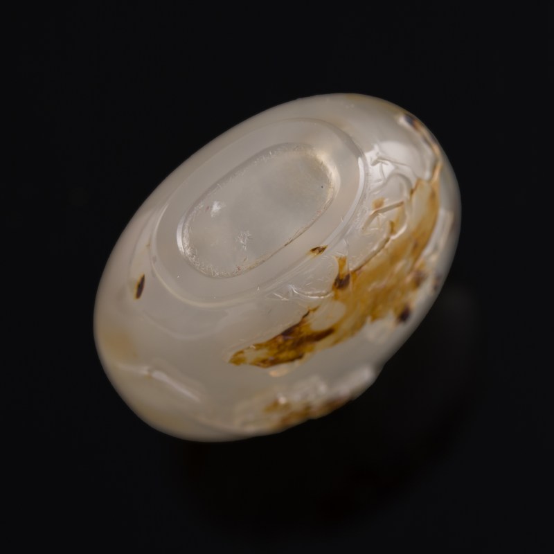 十八世紀晚 瑪瑙巧雕牧牛圖鼻烟壺 | A Chinese carved agate 'ox-herding' snuff bottle, late 18th century - 图8