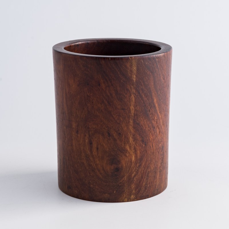 十八世紀 黃花梨筆筒 | A Chinese huanghuali brush pot, 18th century
