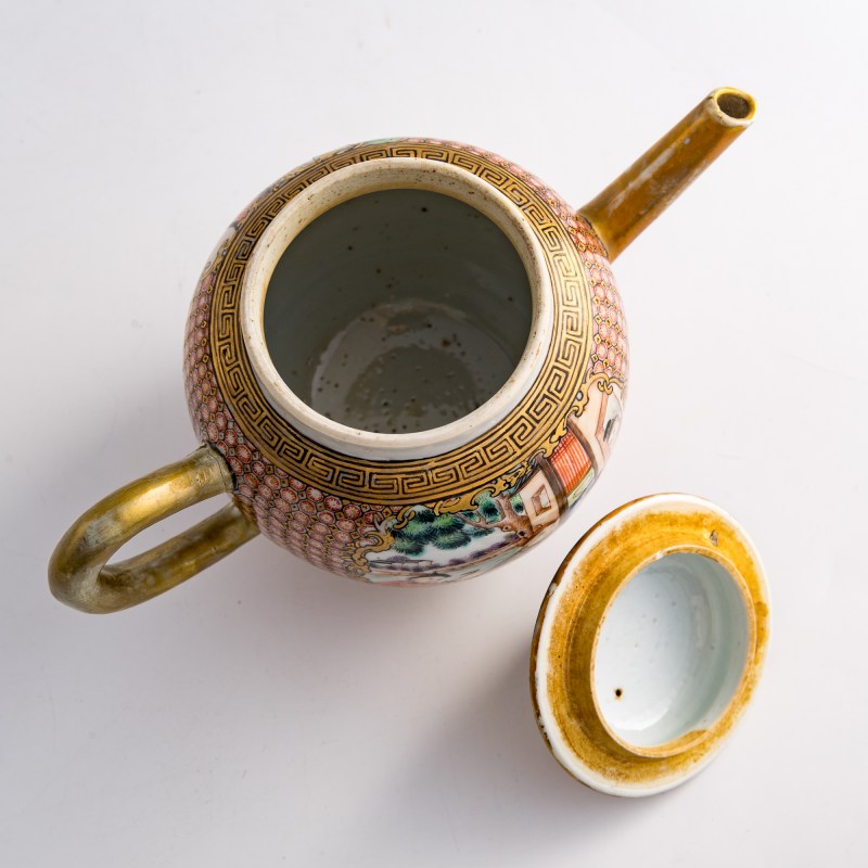 十九世紀早 外銷錦地描金開窗粉彩人物茶具一組 | A set of Chinese export brocade-pattern-ground famille rose tea ware, early 19th century - 图12