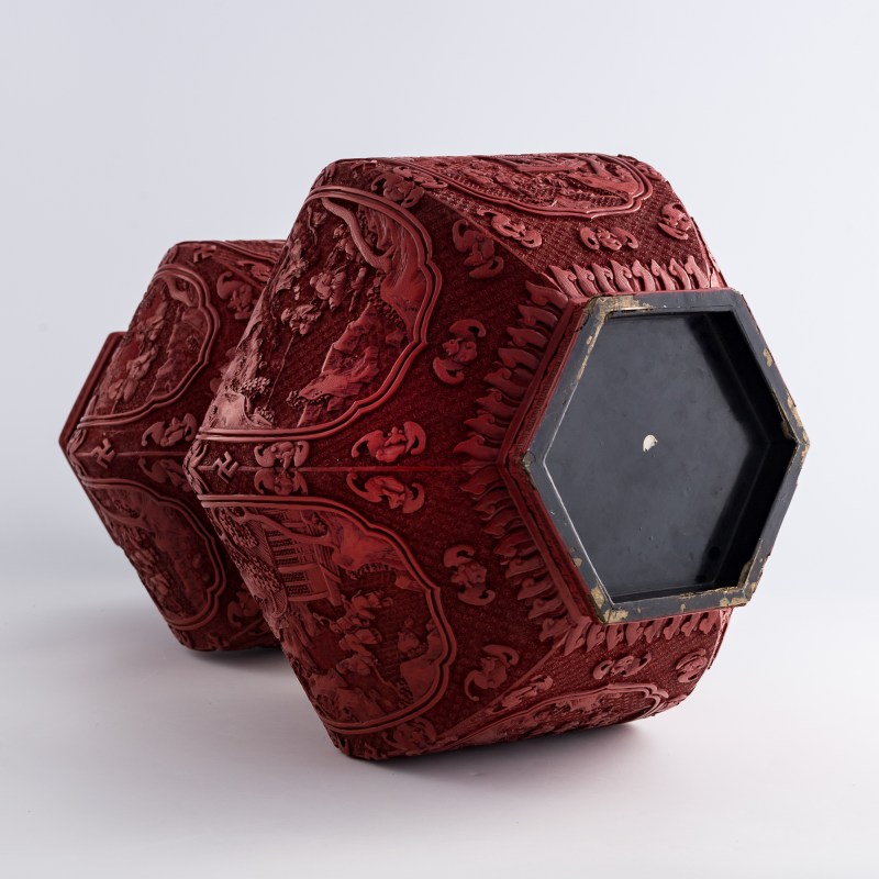 清乾隆 剔紅雕開窗人物六方葫蘆瓶（附來源證明） | A Chinese hexagonal cinnabar double-gourd vase, Qianlong period, Qing dynasty - 图9